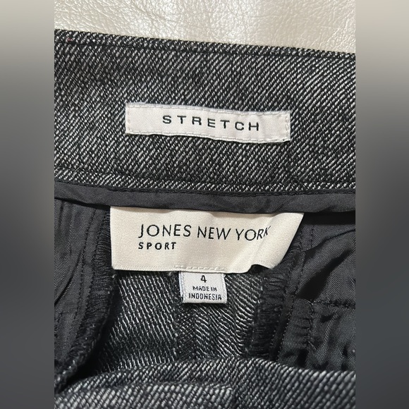 Jones New York plaid dress pants, size 4. - Picture 3 of 4